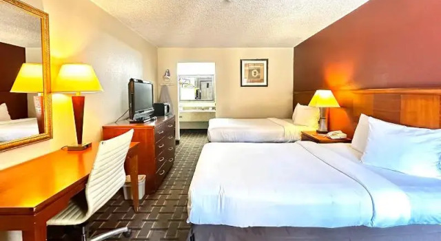 Четырёхместный номер Superior Days Inn & Suites by Wyndham Bossier City LA Shreveport