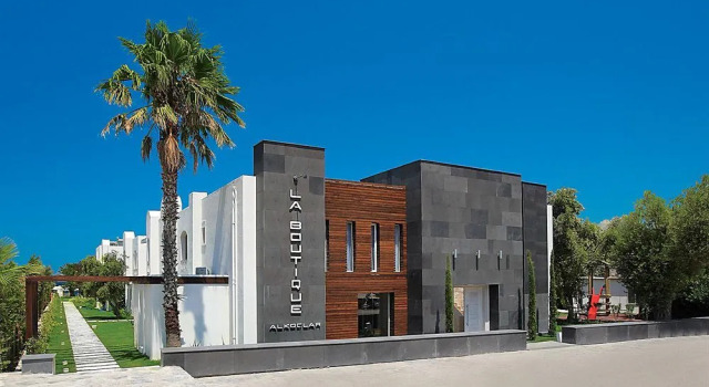 Alkoclar La Boutique Hotel, Rezerwuj Boutique Hotel Hotele w Torba z parkingiem, Parking