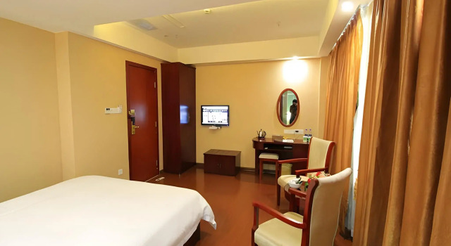 GreenTree Inn Jieyang North Linjiang Road Express Hotel