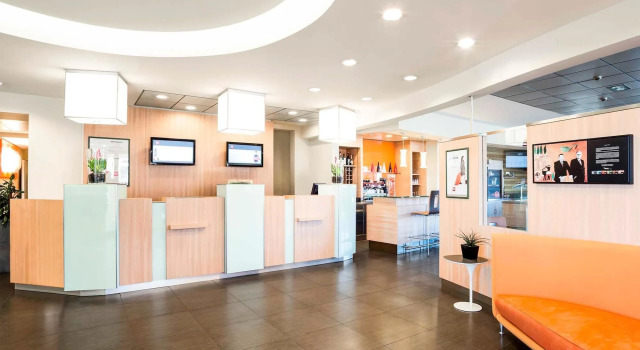 ibis Como