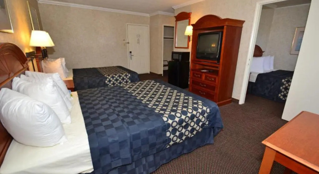 Люкс Days Inn by Wyndham Los Angeles LAX Airport Stadium Area