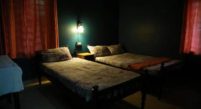 Sajeev Home Stay, Rezerwuj Hotel Hotele w Vypin Island z parkingiem, Parking