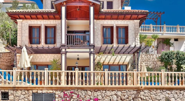 Villa Nefis by Akdenizvillam