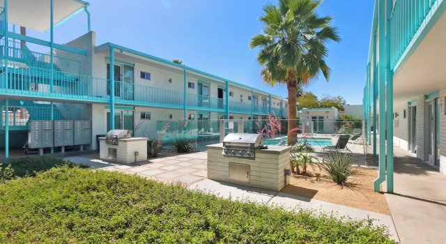 Funky Pool Side Cabana in DTPHX, Забронировать Апартаменты/квартира Апартаменты Финикс, рядом с Orpheum Theatre Phoenix, Апартаменты/квартира