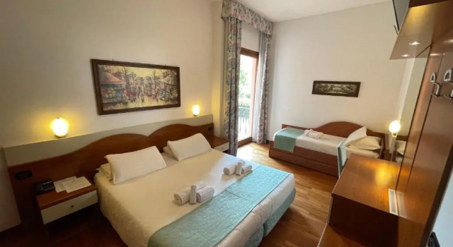 Семейный номер Standard с балконом Hotel Meridiana
