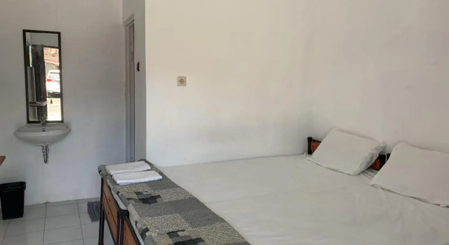 Recharge Cafe & Garasi Homestay