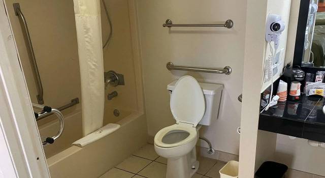 Четырёхместный номер Standard Quality Inn near Manatee Springs State Park