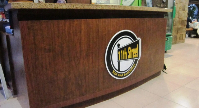 11th Street Bed and Breakfast, Book Hotel Hoteller i Negros Occidental med parkering, Parkering