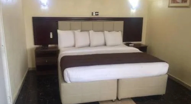 Max Royal Hotel & Suites, Book Hotel Ikeja 