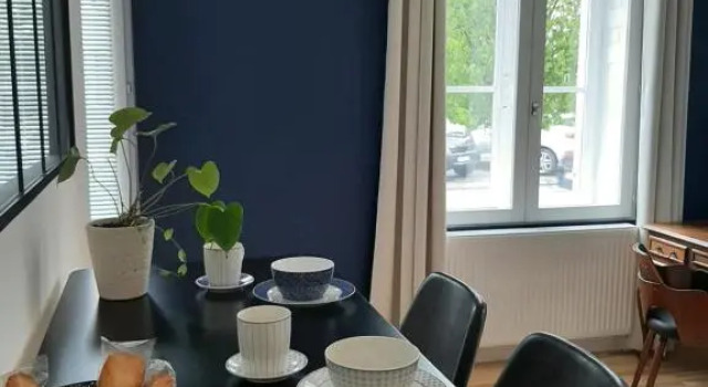La chambre de maître du boulevard Thiers, entrée et terrasse privatives, Забронировать Отель Отели Вогезы с парковкой, Парковка