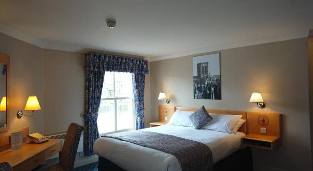 Двухместный номер Superior с видом на реку The Queens Hotel & Victoria Cloisters Apartments