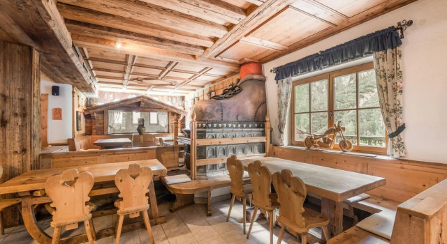 Quaint Alpine hut in the Stubaital With Sauna, Rezerwuj Chalet Hotele w Tyrol z parkingiem, Parking