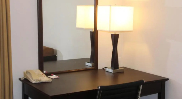 Люкс с балконом Best Western Plus Irvine Spectrum Hotel