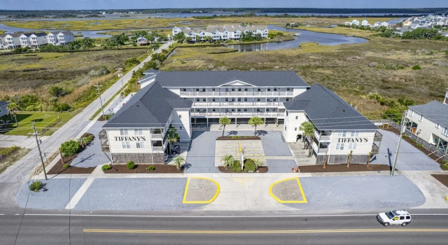 Tiffany's Motel & Condos, Забронировать Мотель Отели Холли Ридж с парковкой, Парковка