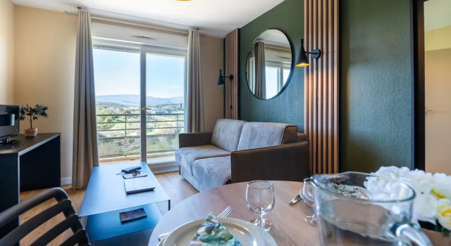Апартаменты Superior с балконом и с красивым видом из окна Nemea Appart Hotel Green Side Biot Sophia Antipolis