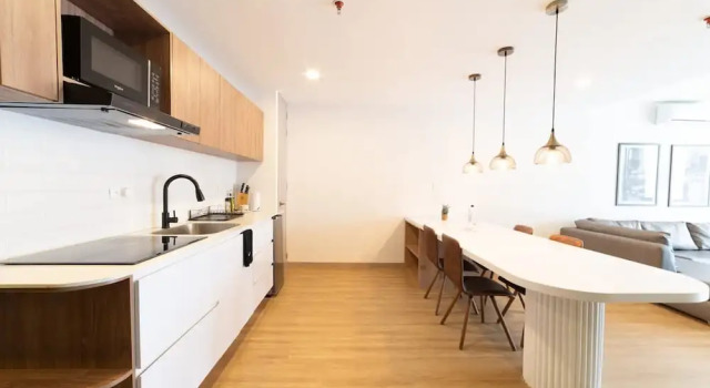 w Stylish Duplex in Laureles, Забронировать Апартаменты/квартира Laureles Медельин, рядом с Парк Белен