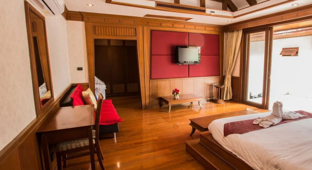 Sirinthara Villa 4 bed pool Nai Harn