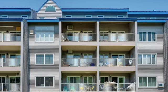 Lincoln Condo w/ Resort Amenities & Mountain Views, Varaa Lomakeskus Hotellit New England uima-altaalla, Uima-allas