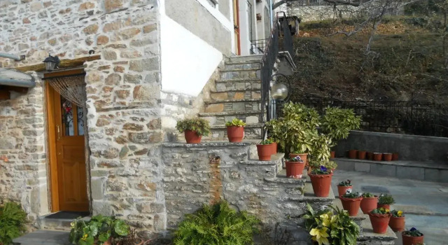 Sarafis Guesthouse, Book Hotel Agios Lavredios Pelion