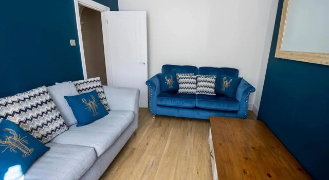 Коттедж с 3 комнатами Fully Refurbished Property-March 22-Next to Beach