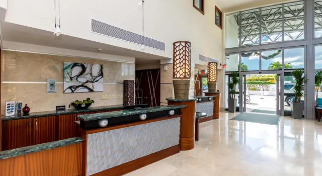 Marenas Resort Sunny Isles 25 Floor Ocean view 1/1