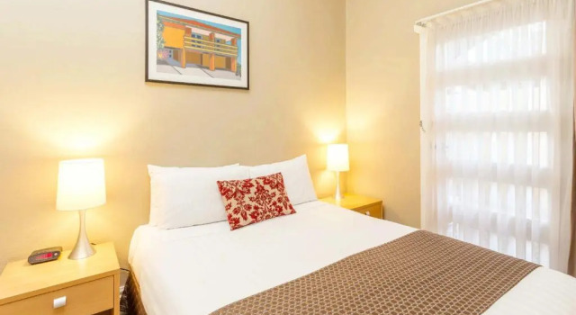 Апартаменты Deluxe The Club Motel and Apartments