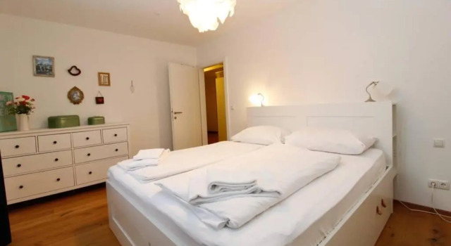 MODERN spacious, 2 BEDROOM, FREE PARKING, Rezerwuj Apartament Hotele w Wiedeń z parkingiem, Parking