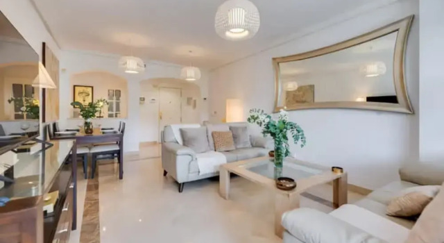 2 Bedrooms - Sleeps 4 - Garden and Pool With View, Забронировать Апартаменты/квартира Бенаавис Коста-дель-Соль
