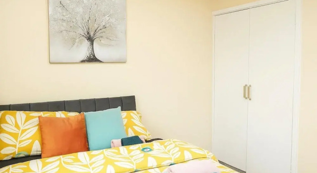 House - Sleeps 8 - Garden - Pet Friendly - Parking, Book Feriehus Villaer i Sittingbourne, Villa