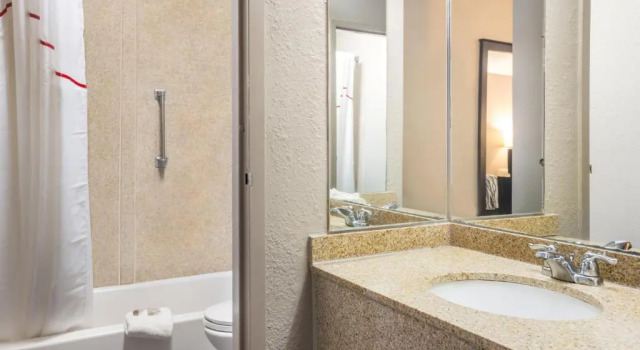 Двухместный номер Superior Red Roof Inn Savannah - Southside/Midtown