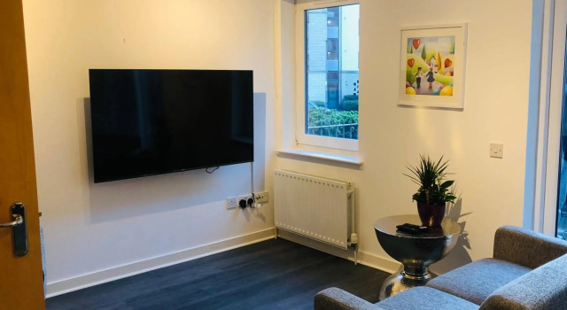 Apartment 2 bath free parking, Забронировать Апартаменты/квартира Отели Эдинбурга с парковкой, рядом с Холирудское абатство, Парковка