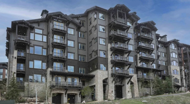 4 Bed 3.5 Bath Deer Valley Ski-in/ski-out 4 Bedroom Condo, Varaa Huoneisto Deer Valley 