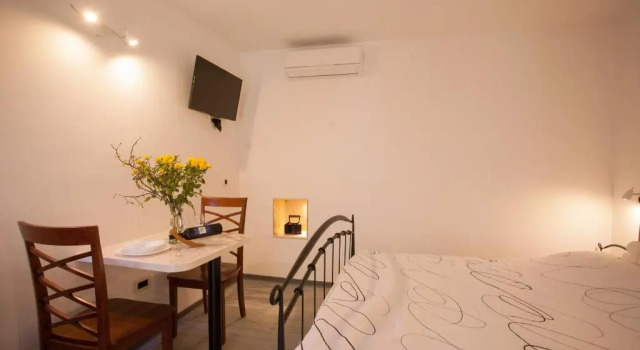 Apartments & Room Kartolina, Prenota Appartamento Splitska 