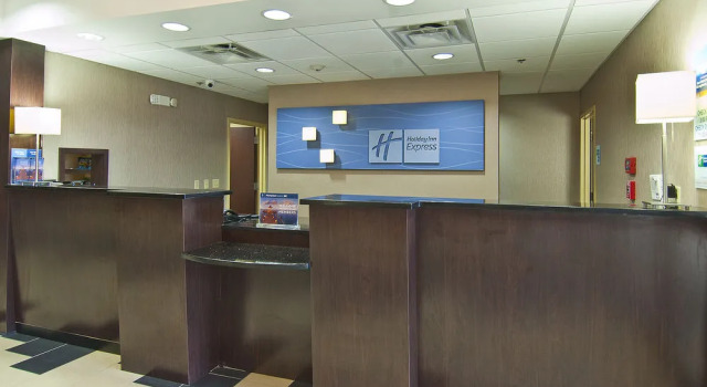 Holiday Inn Express Hotel & Suites Jackson / Pearl International Airport, Забронировать Отель Джэксон Нью-Гемпшир