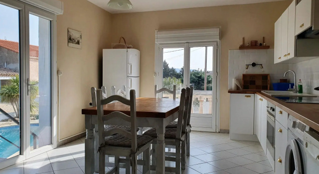 Majestic Villa in Homps With Private Pool, Réserver Villa Homps Canal du Midi