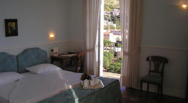 Palazzo del Capo, Varaa Hotelli Bonifati Calabria