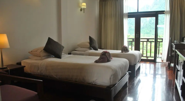Двухместный номер Deluxe с балконом и с видом на реку Silver Naga Hotel