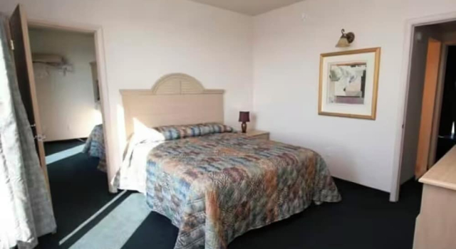 Четырёхместный люкс с 2 комнатами с балконом и oceanfront Acropolis Oceanfront Resort