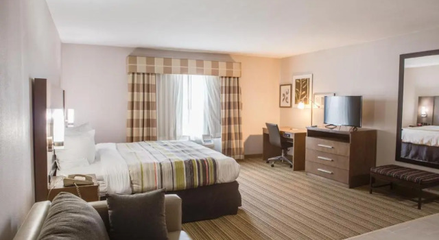 Двухместный люкс Country Inn & Suites by Radisson, Harlingen, TX