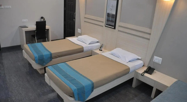 Lotus Hotel, Забронировать Отель Отели штата Махараштры 3 звезды, 3*