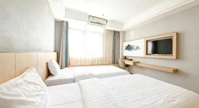 Кровать в общем номере (женский номер) Jorome Coffee Hotel