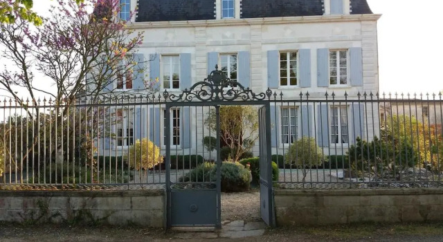 Chambre d'hôtes - Domaine De Berthegille, Rezerwuj Hotel Hotele w Charente-Maritime z basenem, Basen