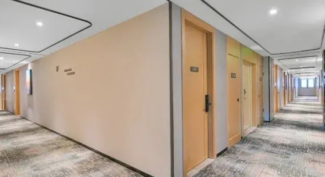 Country Inn & Suites by Radisson, Tianjin Fifth Avenue Xiaobailou Metro Station, Забронировать Отель Отели Тяньцзинь с бассейном, рядом с Tianjin World Financial Center, Бассейн