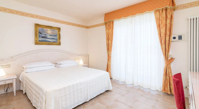 Номер Classic Universal Hotel
