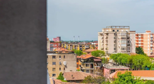Апартаменты 2-br Apartment Close to Radio Shkodra Roger That