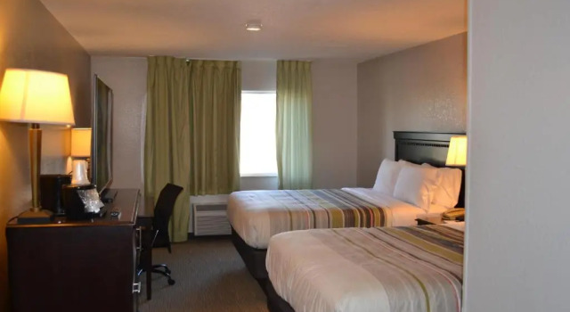 Четырёхместный номер Standard Country Inn & Suites by Radisson, Fairview Heights, IL