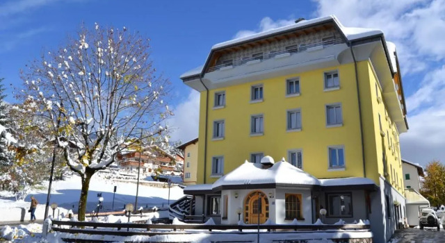 Hotel Vittoria, Забронировать Отель Отели Фольгария 3 звезды, рядом с Фольгария — Фьорентини, 3*