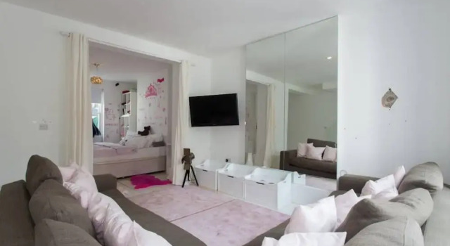5 Storey 5 Bedroom House in Kilburn, Забронировать Дом для отпуска Виллы Большого Лондона, Вилла