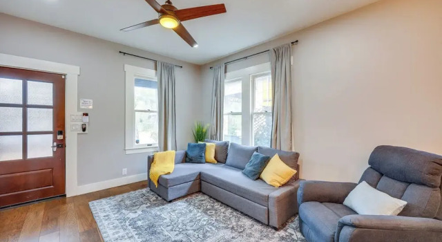 ~ 2 Mi to Dtwn San Antonio: Comfy Home w/ Yard!, Rezerwuj Dom wakacyjny Domki letniskowe w Bexar County, Domek