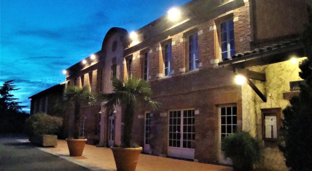 Le Canard Sur Le Toit, Book Hotel Colomiers Haute-Garonne